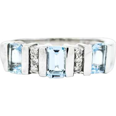 Elegant 14kw White Gold Aquamarine Ring with Roun… - image 1