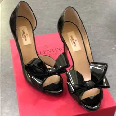 Valentino Black Patent Leather Bow Heels - Size 3… - image 1