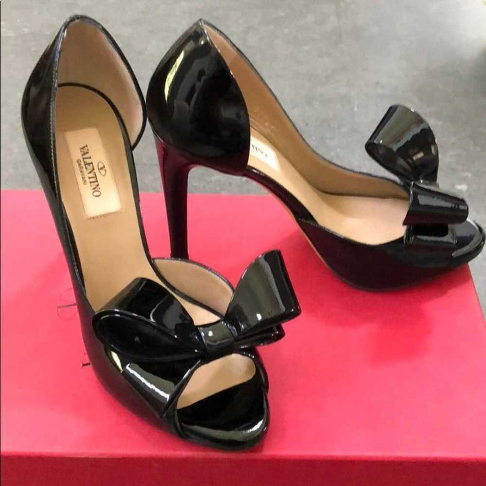 Valentino Black Patent Leather Bow Heels - Size 3… - image 3