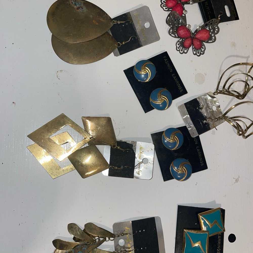 Lot of 12 Vintage Costume Ear Rings - image 3