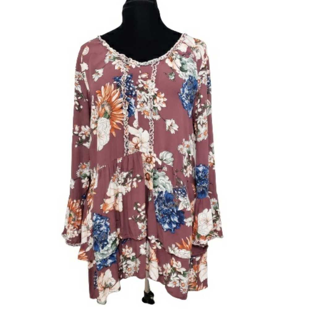 Jodifl Floral Bell Sleeve Layered Hem Tunic Top B… - image 1