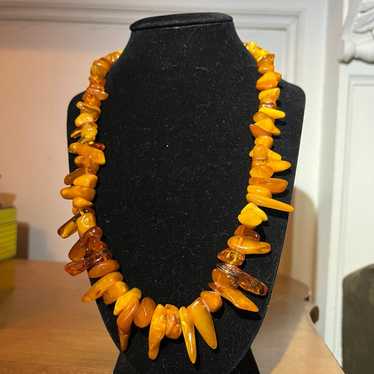 Vintage graduated amber chips necklace barrel cla… - image 1