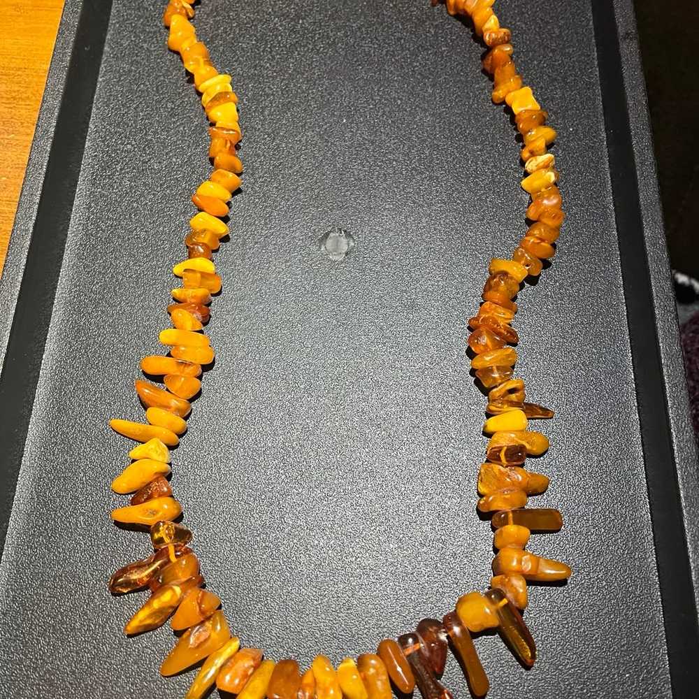 Vintage graduated amber chips necklace barrel cla… - image 3