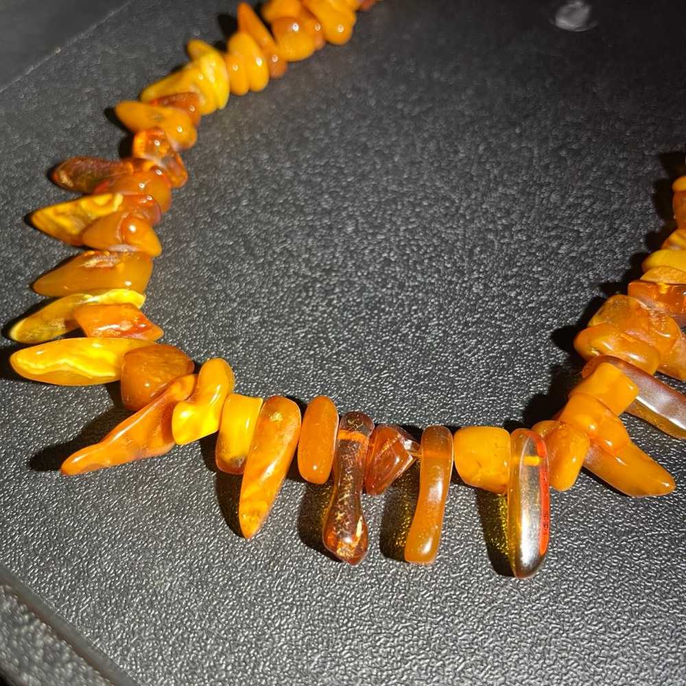 Vintage graduated amber chips necklace barrel cla… - image 4