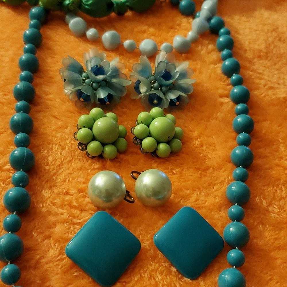 Lot of Beautiful Vintage Jewelry - image 2