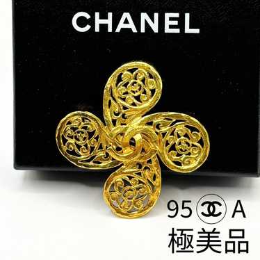 In excellent condition, Chanel pin brooch 95A GP g