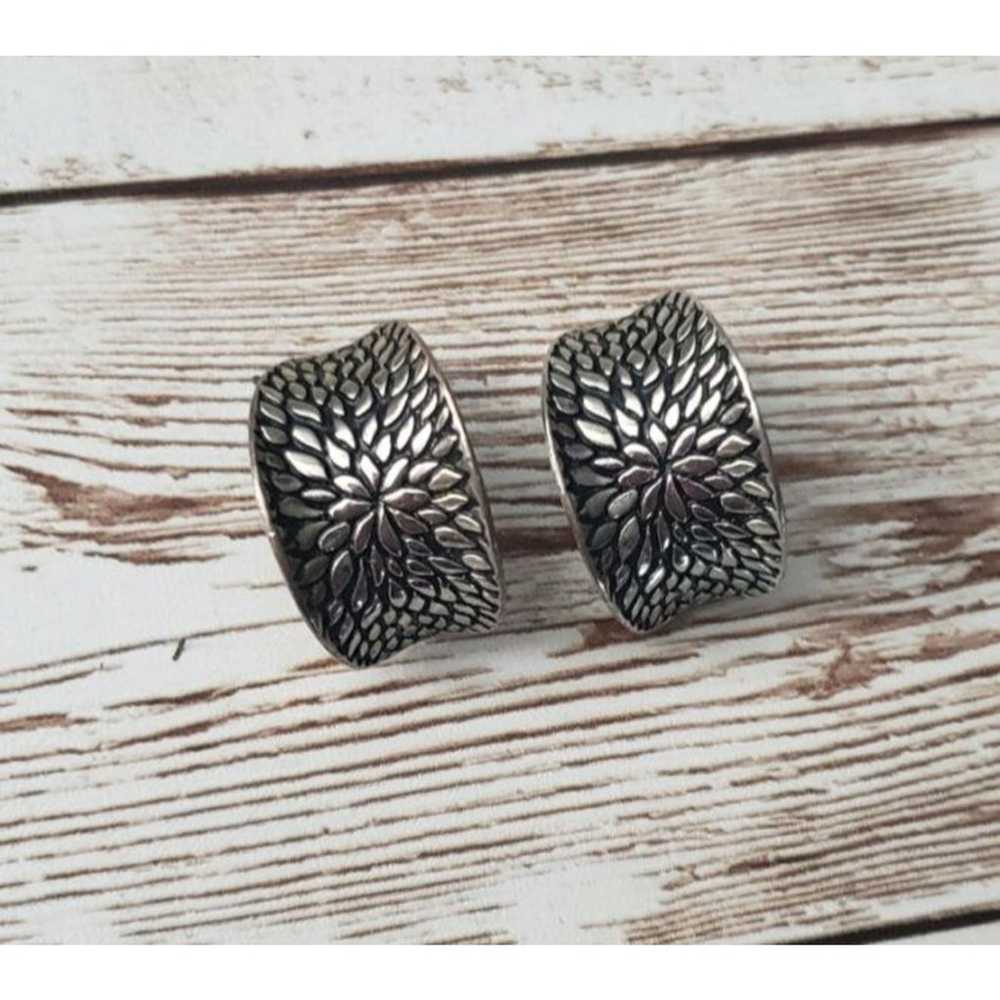 Vintage Clip On Earrings Beautiful Floral Pattern… - image 1