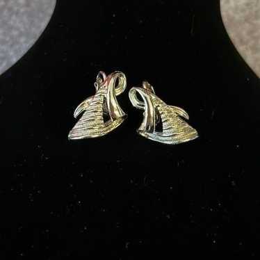 Vintage gold clip on earrings - image 1