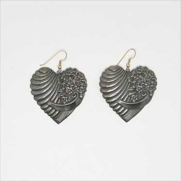 Vintage 90s Silver Tone Ribbed Floral Heart Dangl… - image 1