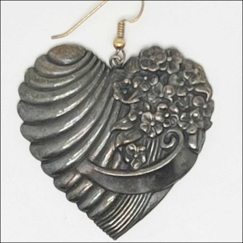 Vintage 90s Silver Tone Ribbed Floral Heart Dangl… - image 2