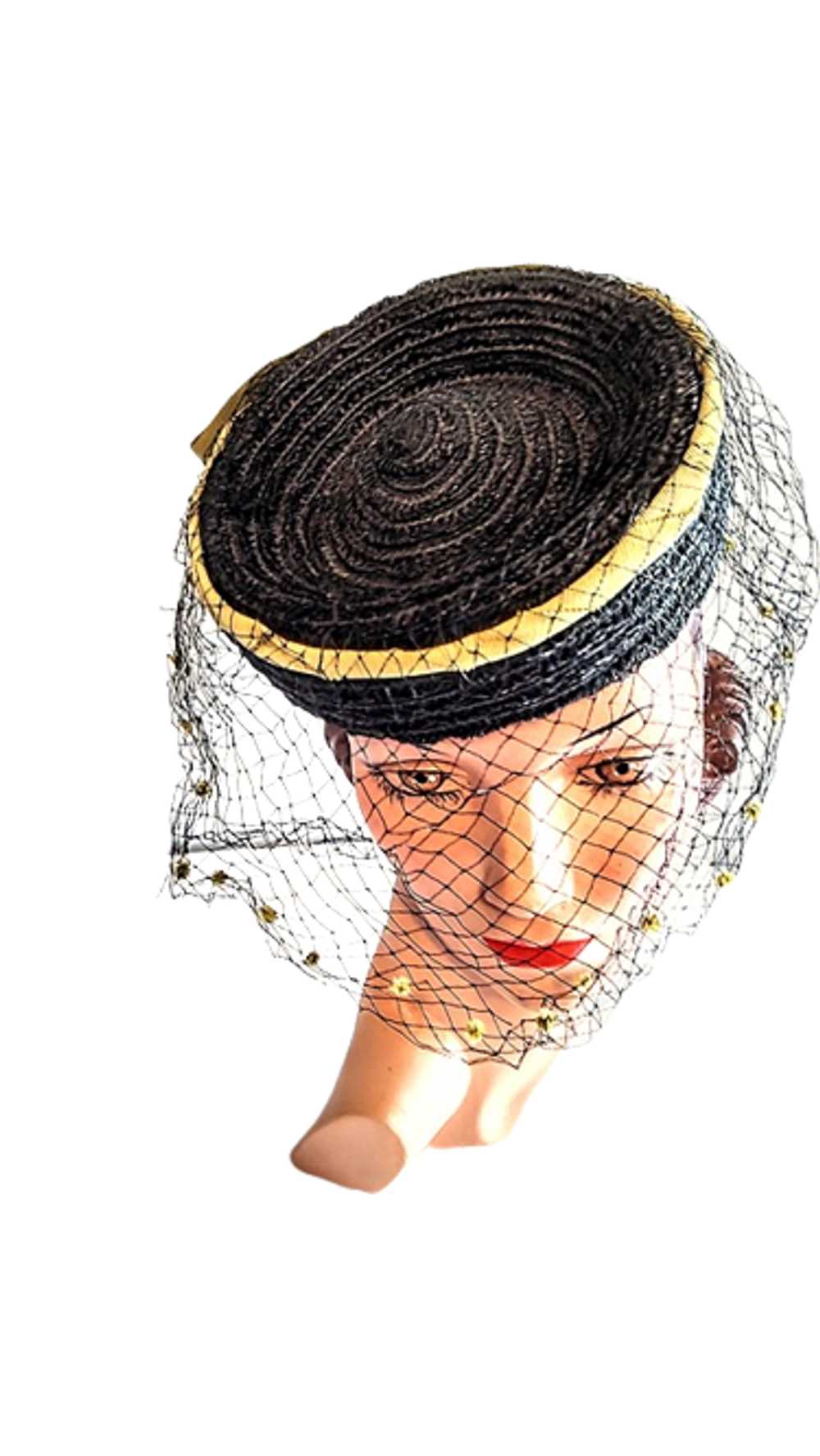 Vintage 1940s Small Round Black Straw Tilt Hat Wi… - image 4