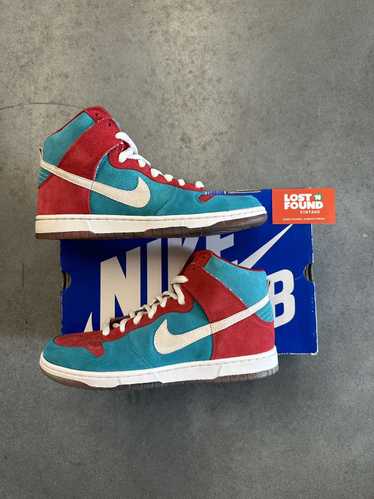 Nike × Vintage 2009 Nike SB Dunk High Bloody Gums