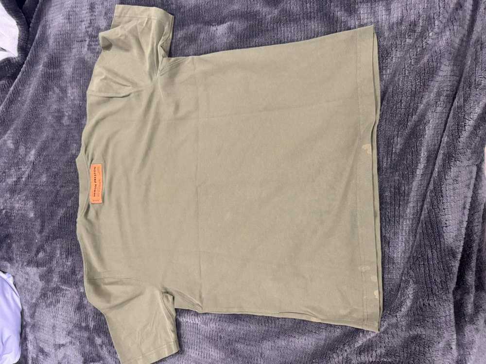 Heron Preston HERON PRESTON HPNY EMB TEE IN OLIVE - image 11