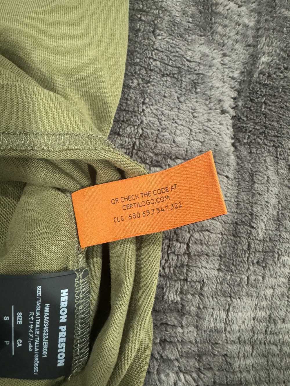 Heron Preston HERON PRESTON HPNY EMB TEE IN OLIVE - image 6