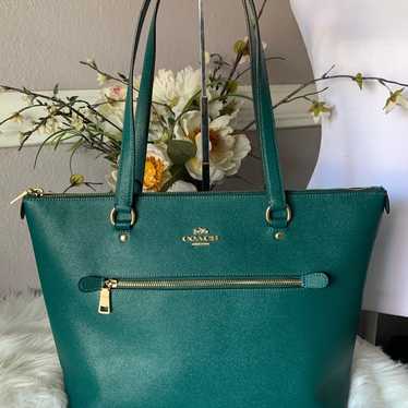 NWOT SEA FOAM GREEN AND BLACK outlet COACH BAG