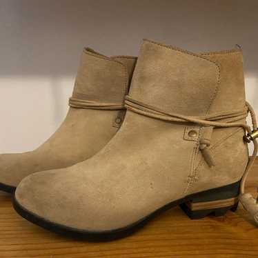 Sorel Farah Short Boot Suede booties size 7.5