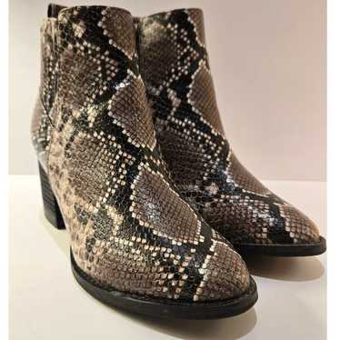 Leather snakeskin print ankle hotsell boots Blondo women’s 9 black white western