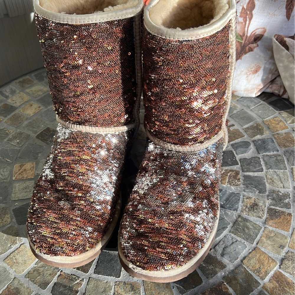 UGG Sheepskin lined Sequin Boots Size 8 - image 4