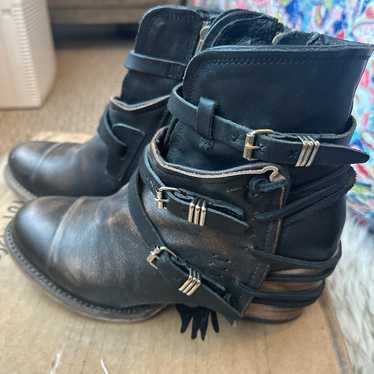 Navy Crue Freebird Boots top Size 10