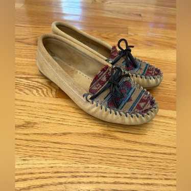 Minnetonka women’s Moccasin Shoes Size 6.5