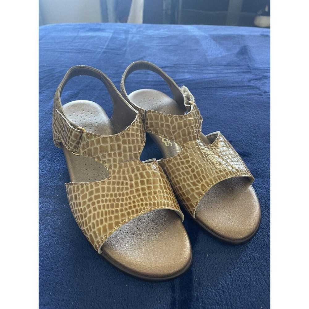 Vintage Womens SAS SZ 7 Yellow Tan Alligator-Look… - image 1