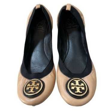 Tory Burch Carolines Tan leather and Black Accents