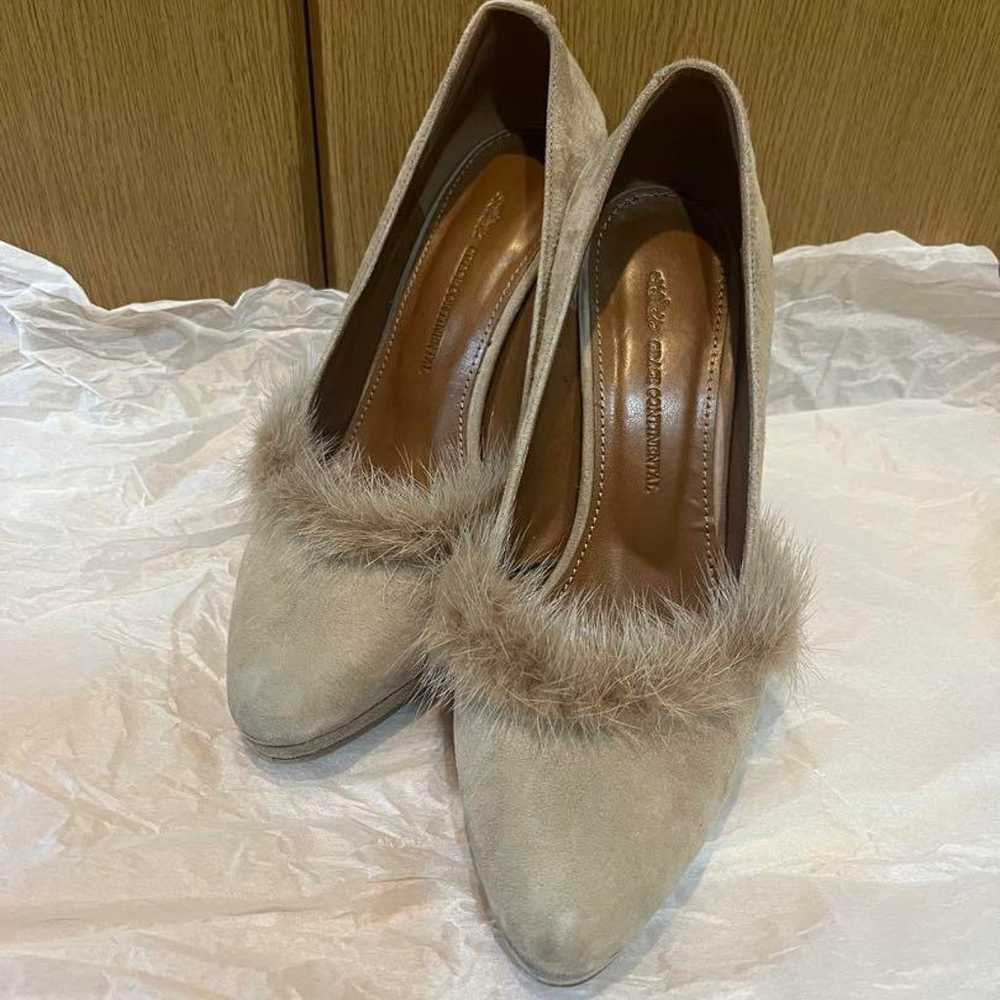 Beige suede high-heeled pumps with fur decoration. - image 1