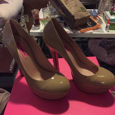 Betsey Johnson Heels Size 8.5