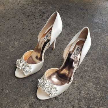 Badgley Mischka ‘Giana’ Bridal Pump
 - SIZE 8