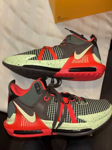 Nike LEBRON WITNESS VII