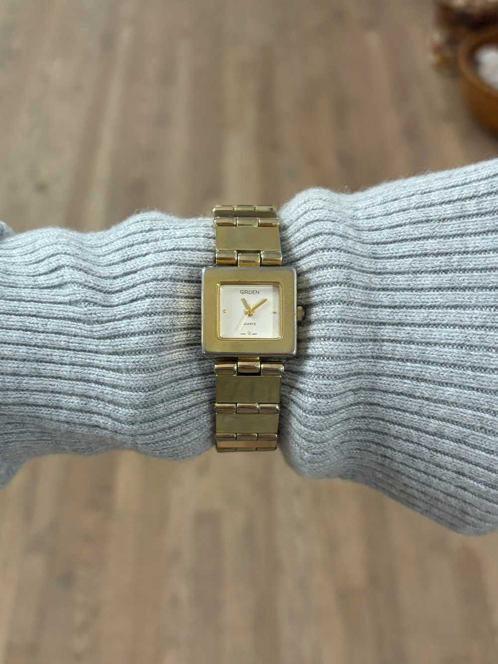 80s gold square Gruen watch - image 7