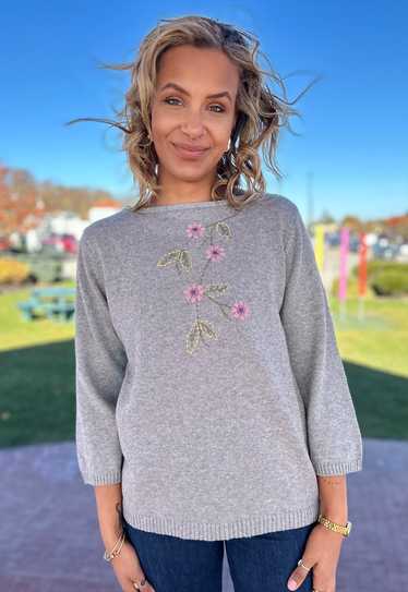 New Vintage 90s Sweater with Floral Embroidery.