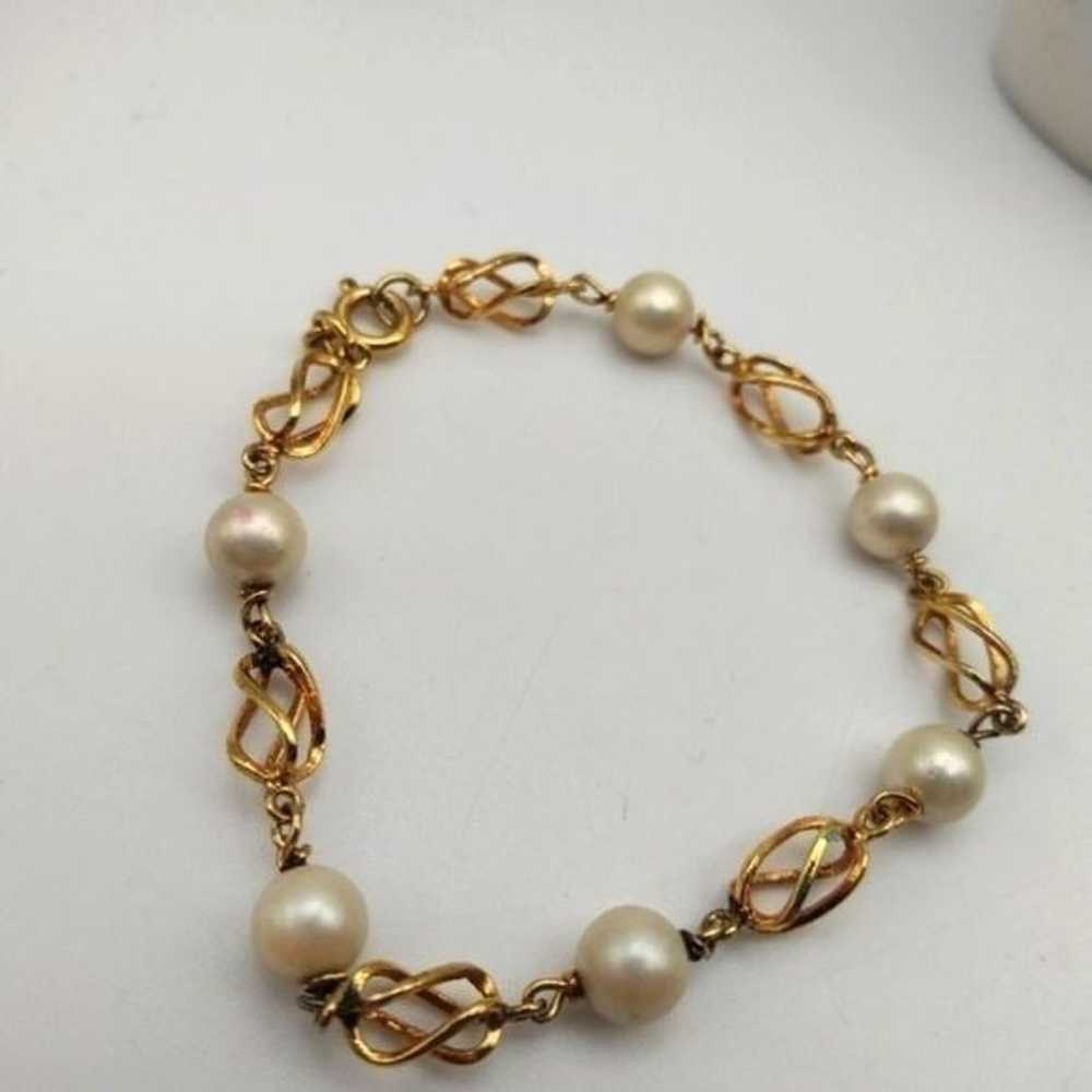 Gold toned‎ caged lattice pearl bracelet B0336 - image 1