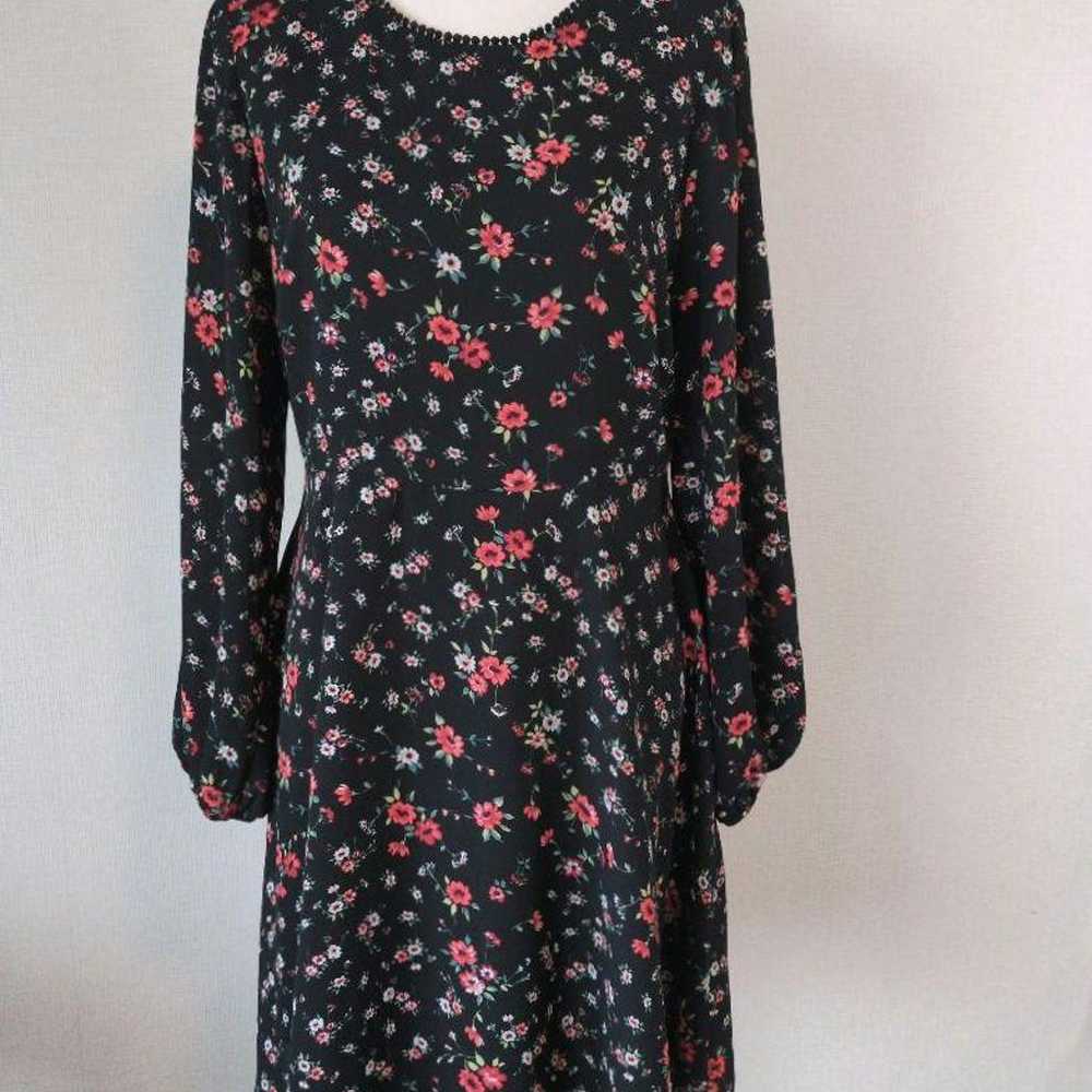 Gap waist contrasting floral dress with drapey fa… - image 2