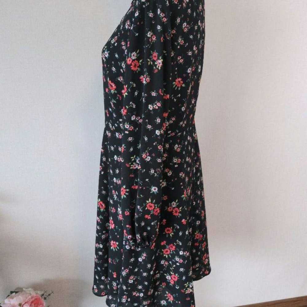 Gap waist contrasting floral dress with drapey fa… - image 4