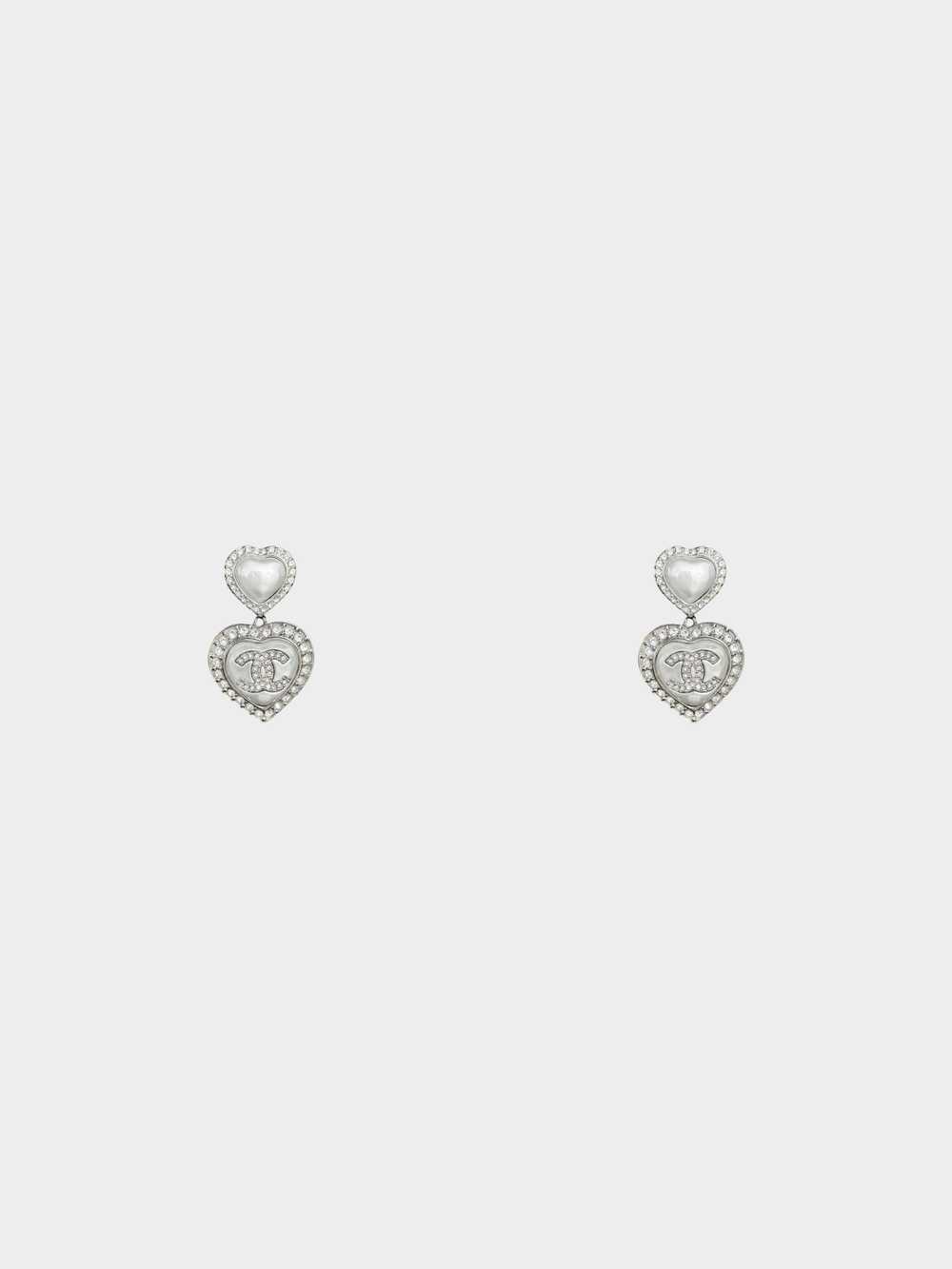 Chanel 2023 Silver CC Rhinestone and Pearl Heart … - image 1