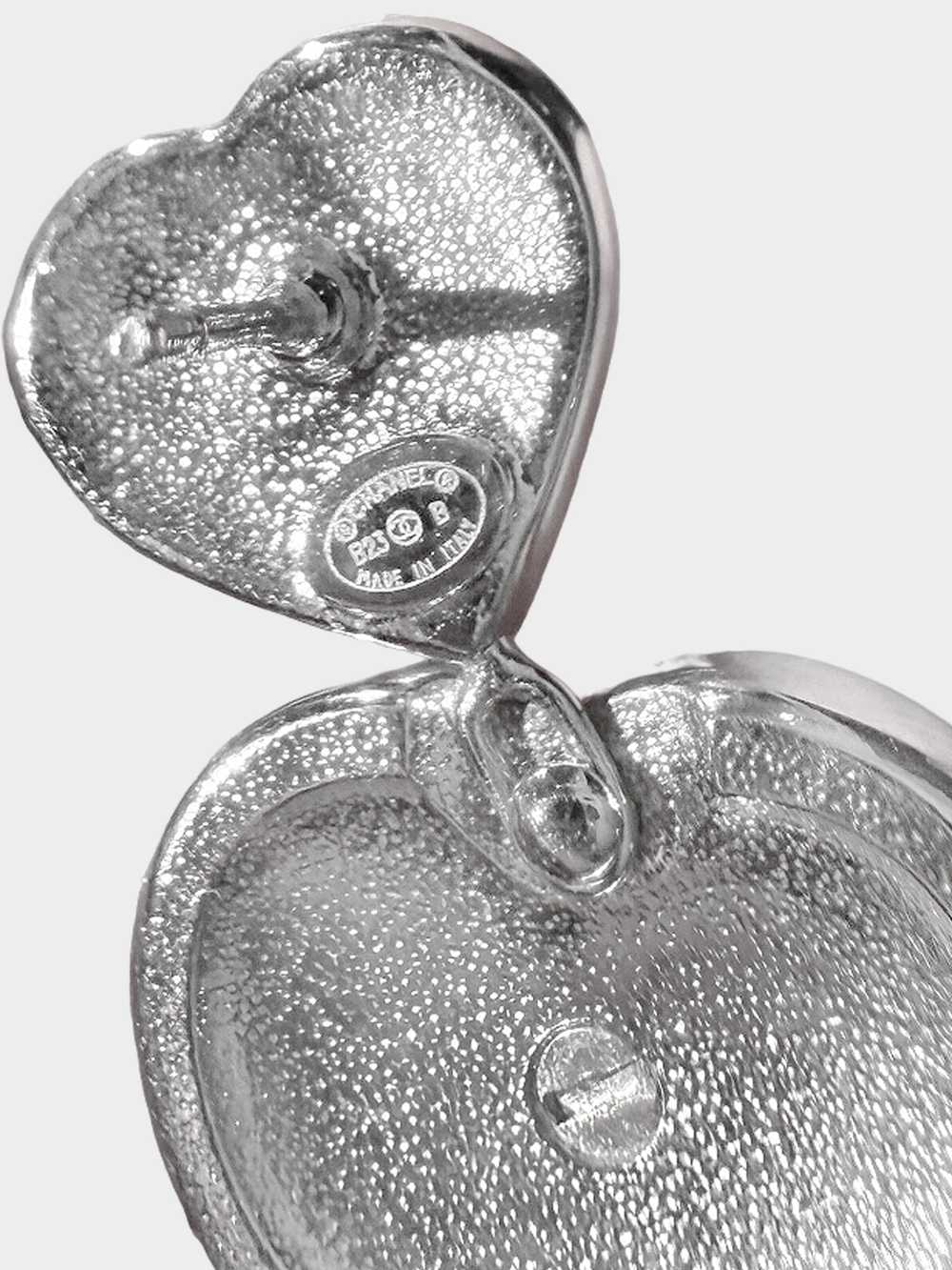 Chanel 2023 Silver CC Rhinestone and Pearl Heart … - image 3