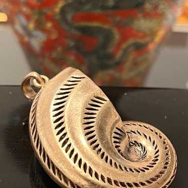 2 1/8" gold tone open conch shell nautilus large … - image 1