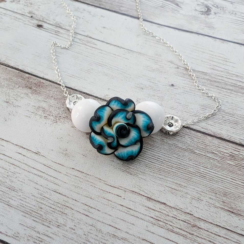 Vintage Necklace with Unusual Flower - image 4