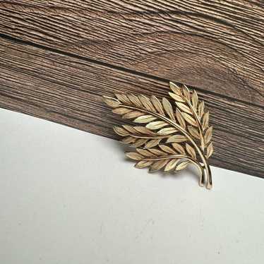 Crown Trifari Leaves Brooch Pin Gold Tone Leaf Br… - image 1