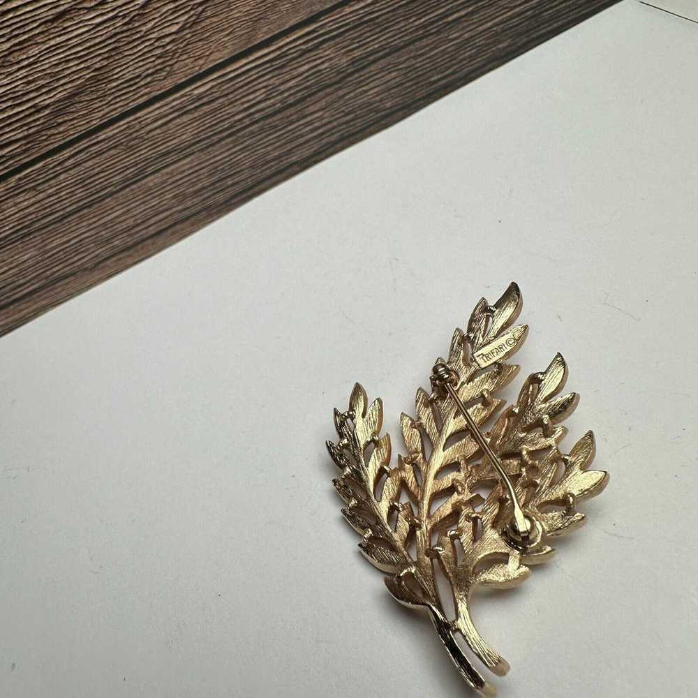 Crown Trifari Leaves Brooch Pin Gold Tone Leaf Br… - image 4