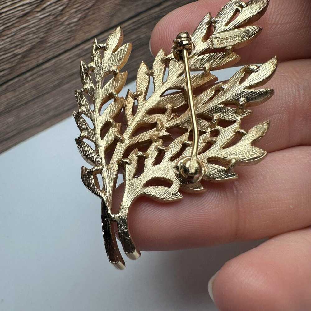 Crown Trifari Leaves Brooch Pin Gold Tone Leaf Br… - image 7