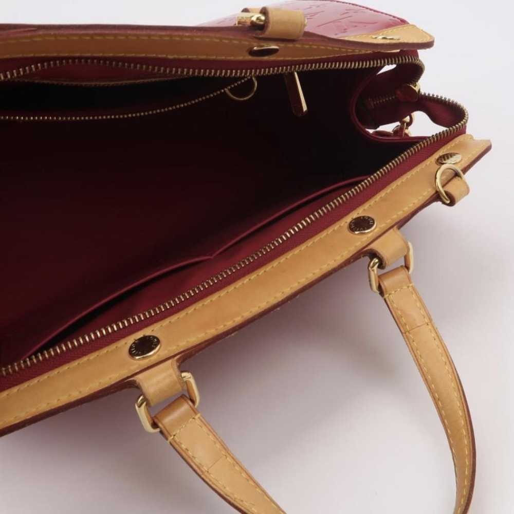 Louis Vuitton Bréa patent leather handbag - image 5