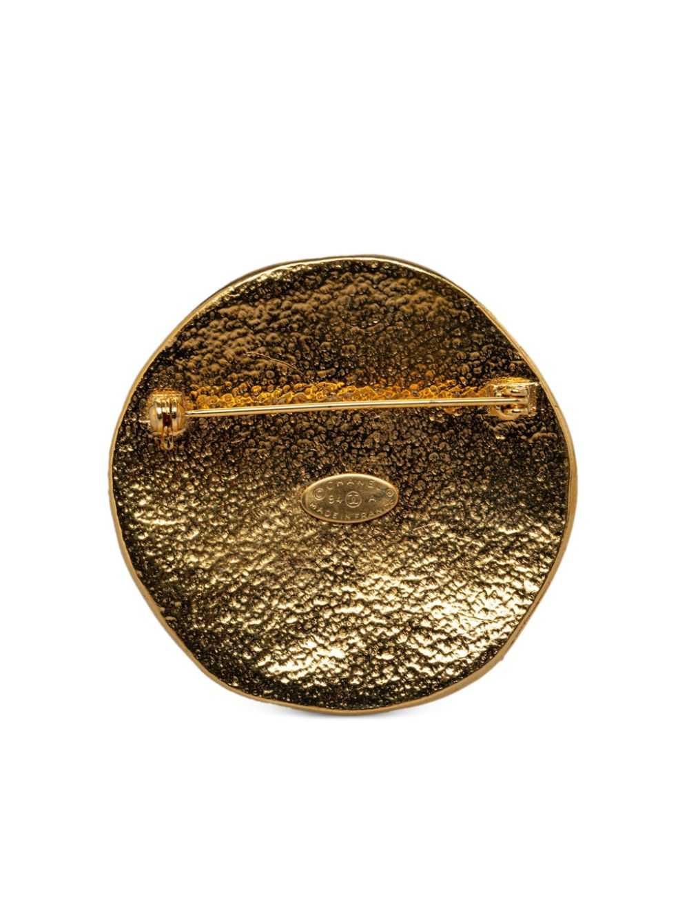 CHANEL Pre-Owned 1994 Chanel CC brooch - Gold - image 3