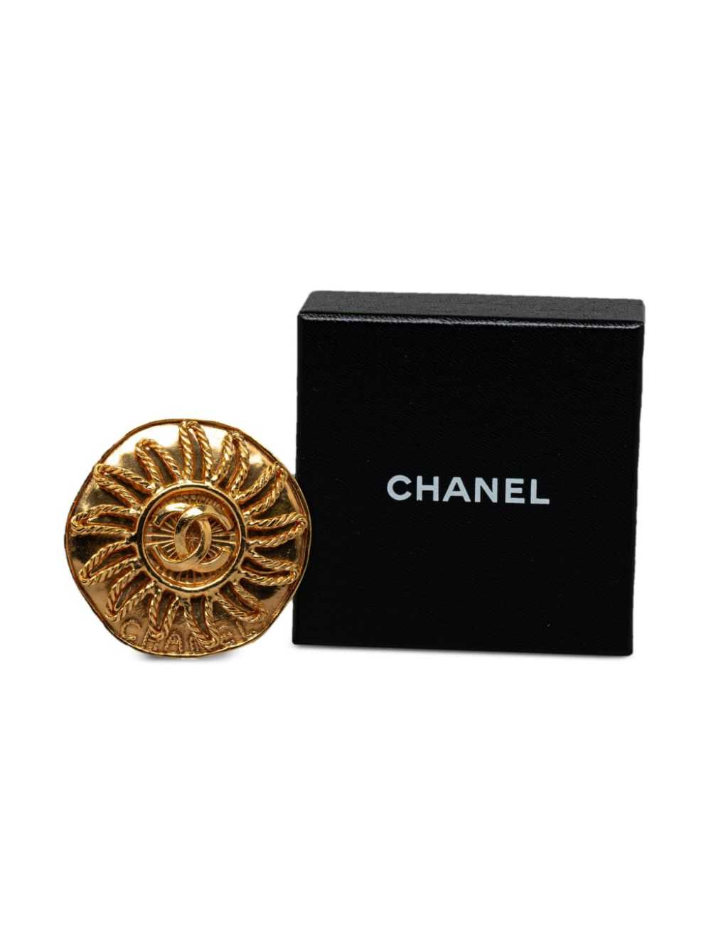 CHANEL Pre-Owned 1994 Chanel CC brooch - Gold - image 4