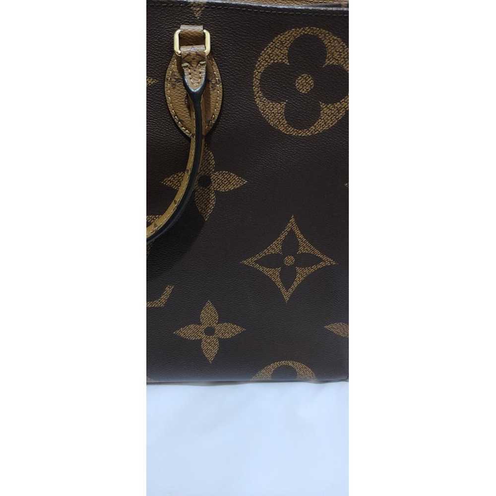 Louis Vuitton Onthego cloth handbag - image 11