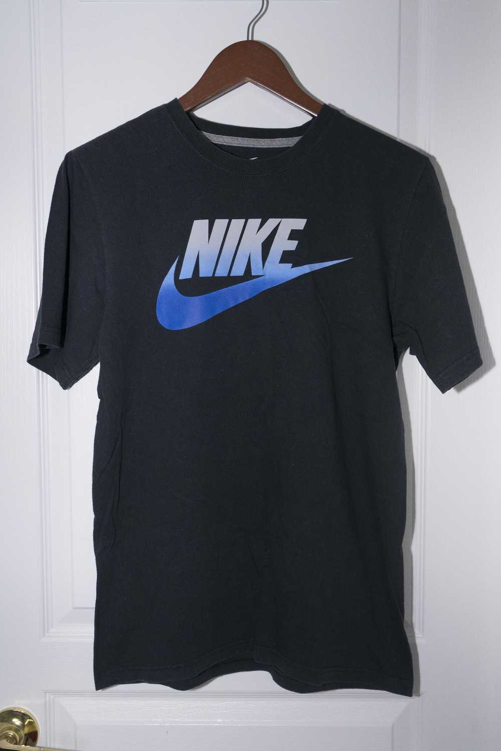 Nike × Vintage Nike Gradient Futura Icon Logo Tee… - image 5