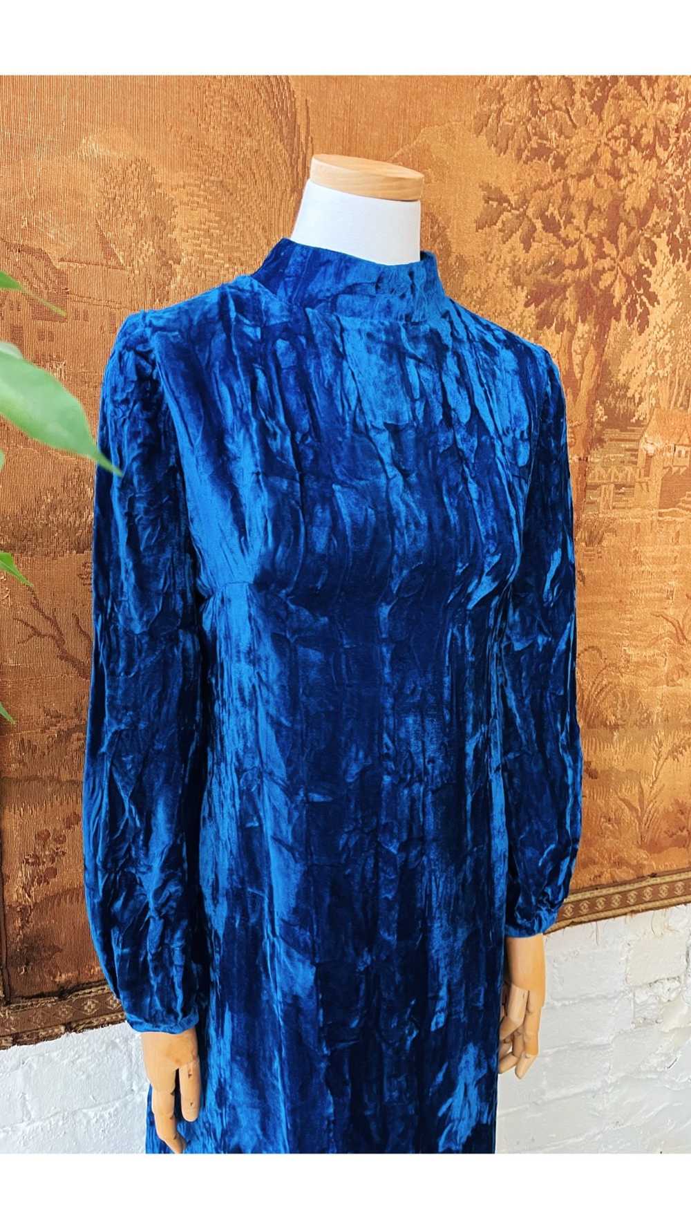 1970s Colin Glascoe Royal Blue Crushed Velvet Max… - image 2