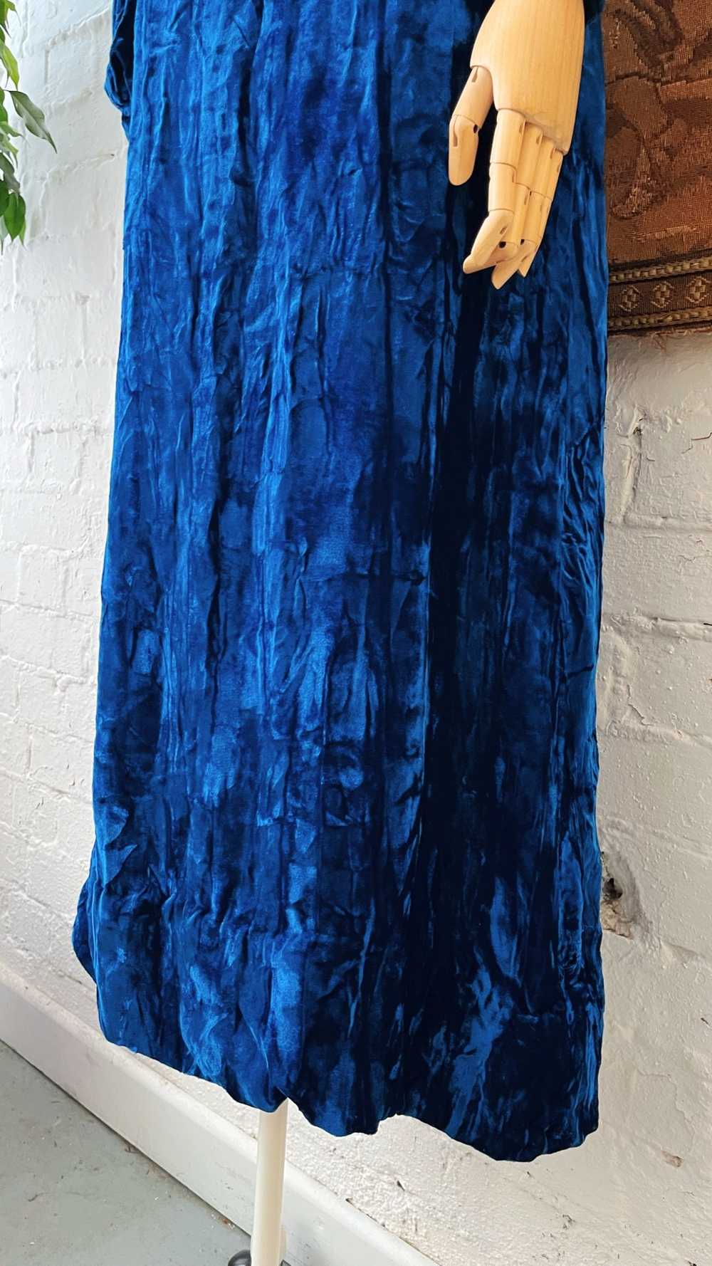 1970s Colin Glascoe Royal Blue Crushed Velvet Max… - image 4