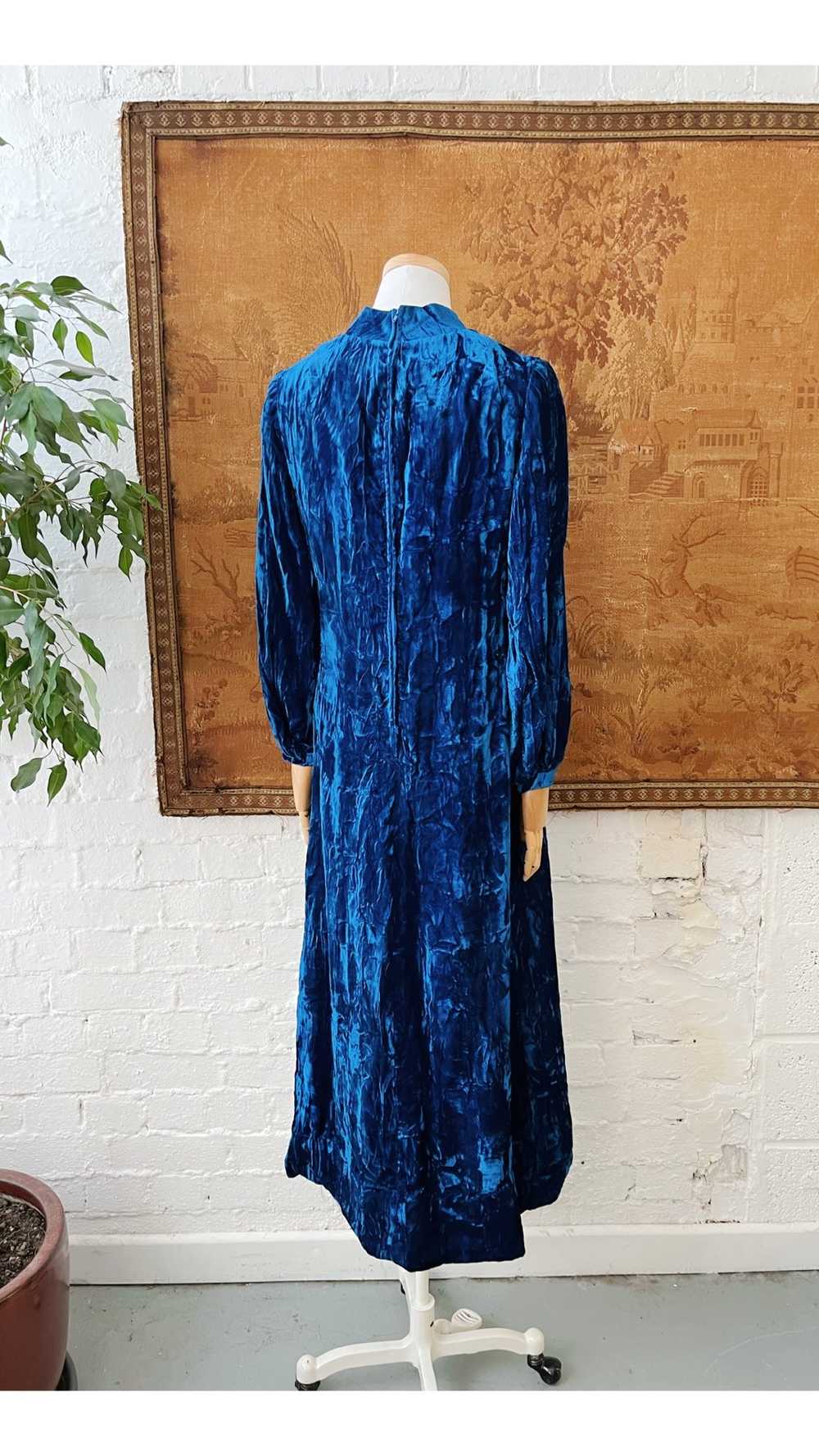 1970s Colin Glascoe Royal Blue Crushed Velvet Max… - image 5